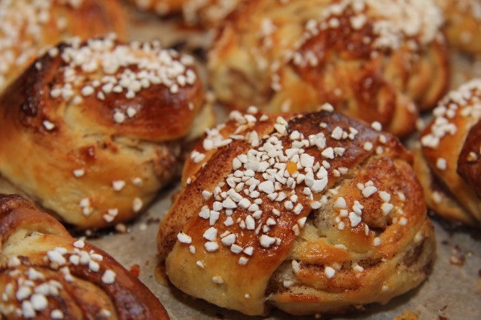 Massa mat, födelsedag, bilduppgift och cyckel 277